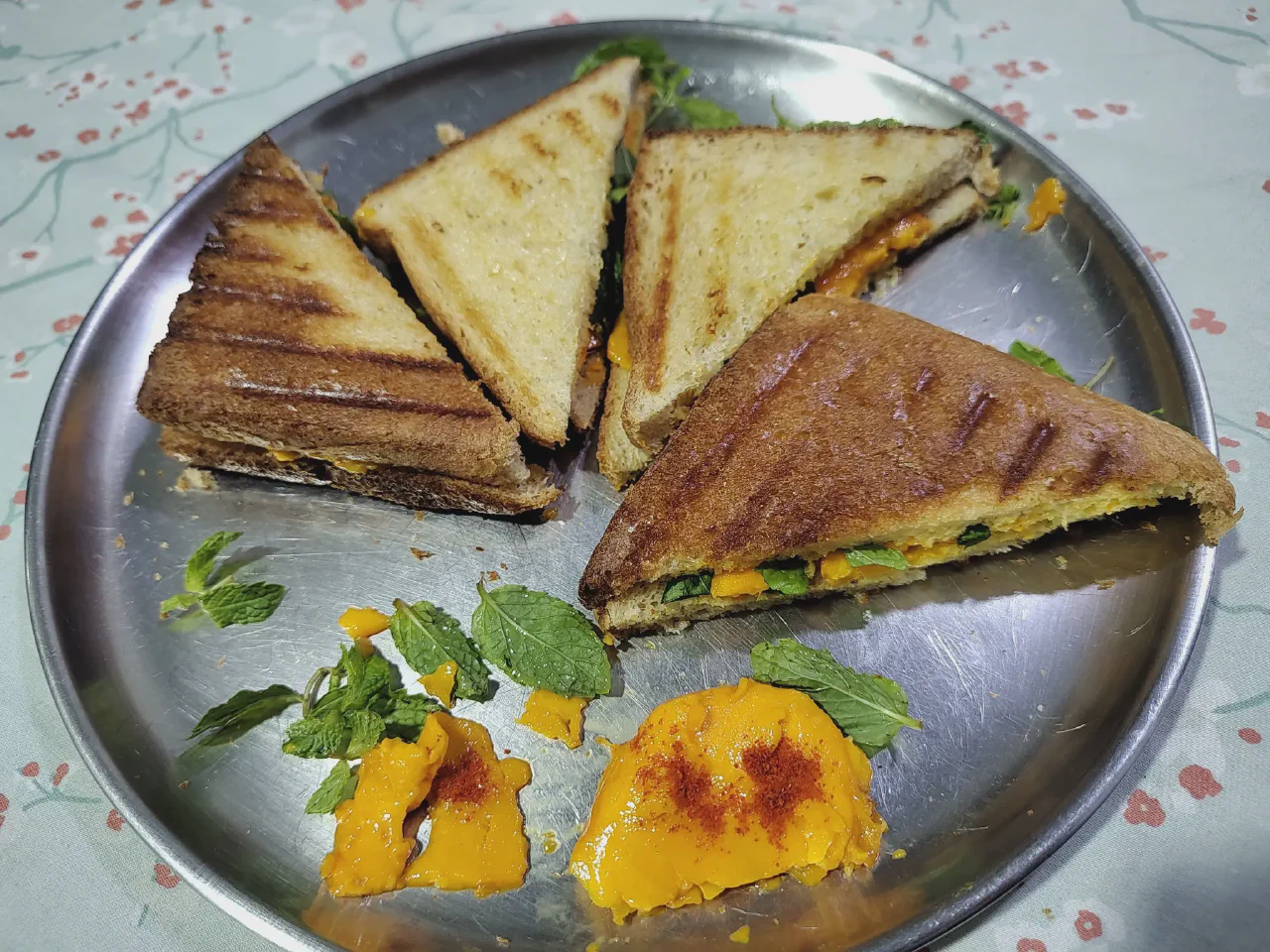 Mango sandwiches, cut and ready-to-eat.