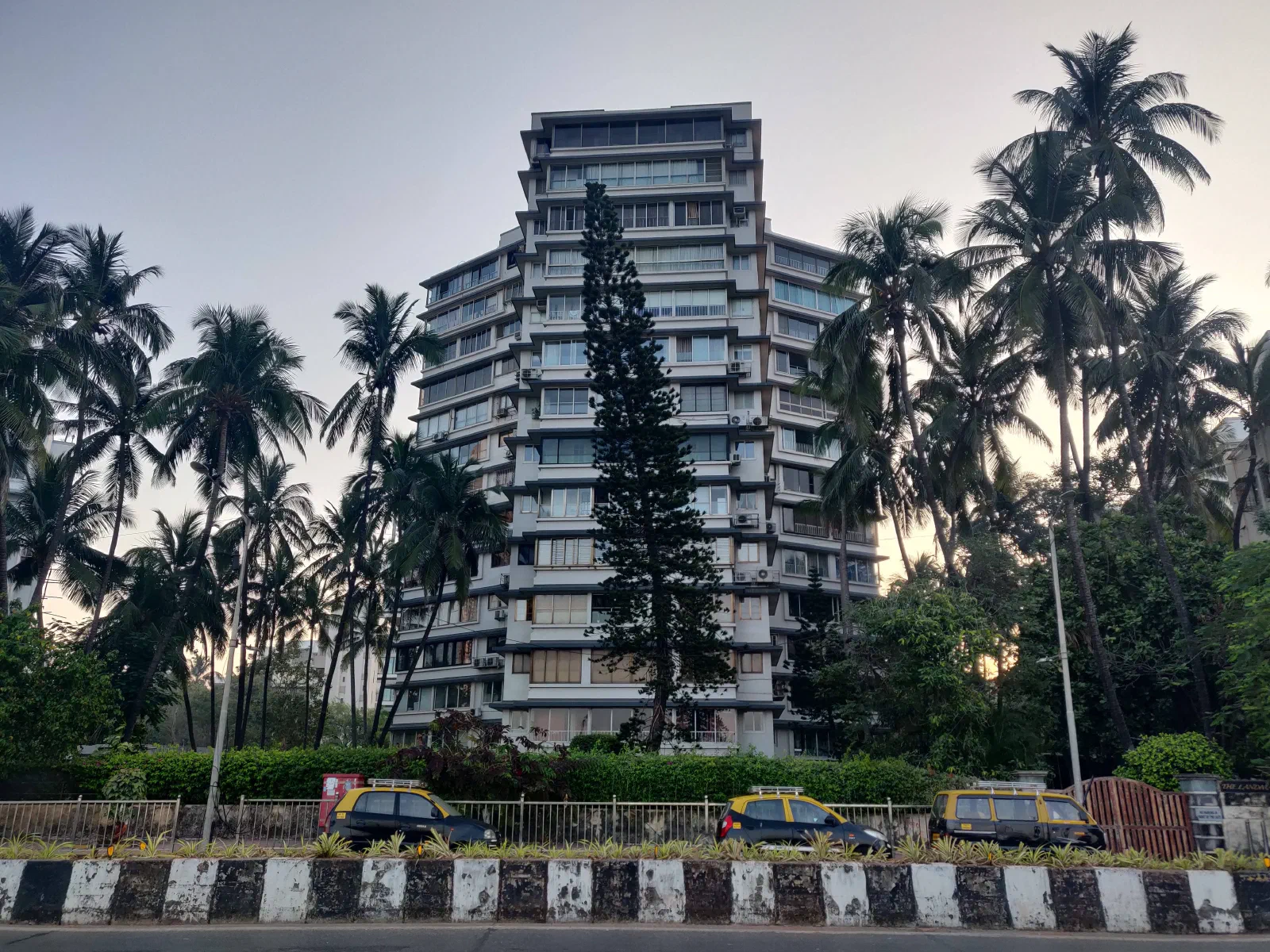 Sunrising behind a highrise